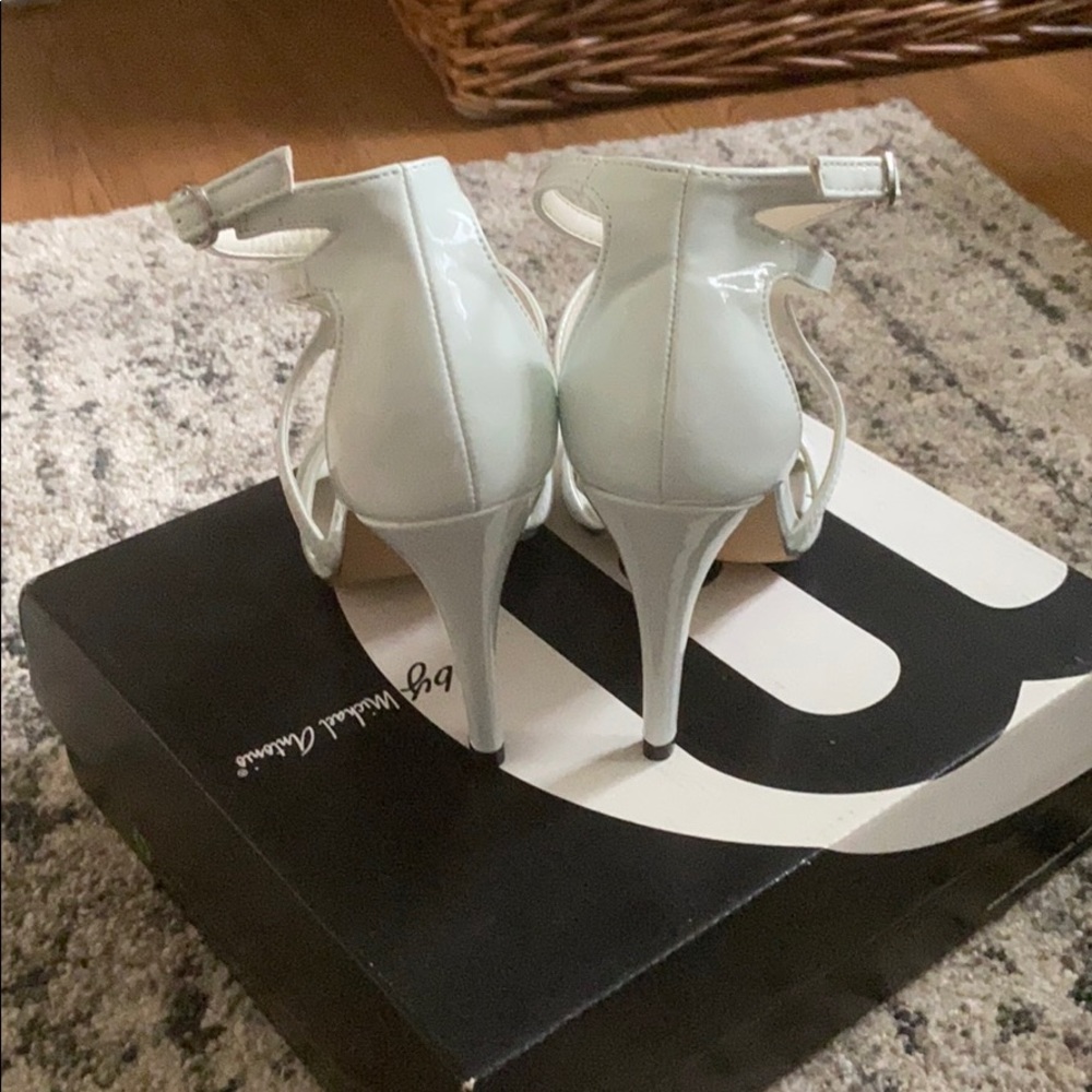Heels - Picture 4 of 6